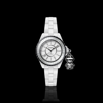 chanel-plays-with-time