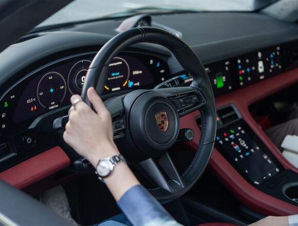 porsche-centre-bahrain-and-qannati-present-time-in-motion